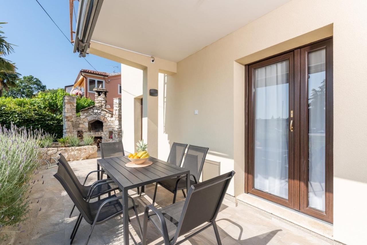 App Sandro With Common Pool Porec Exterior photo