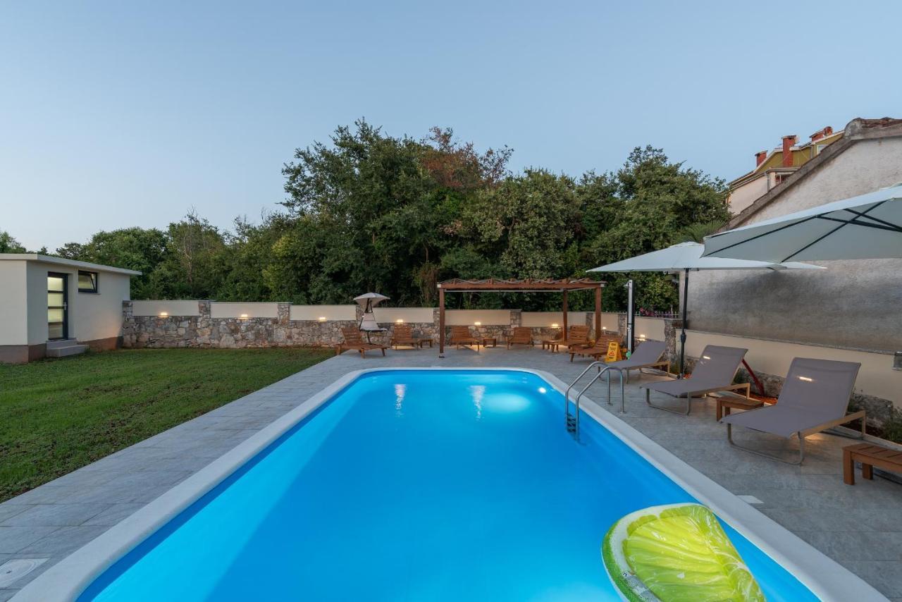 App Sandro With Common Pool Porec Exterior photo